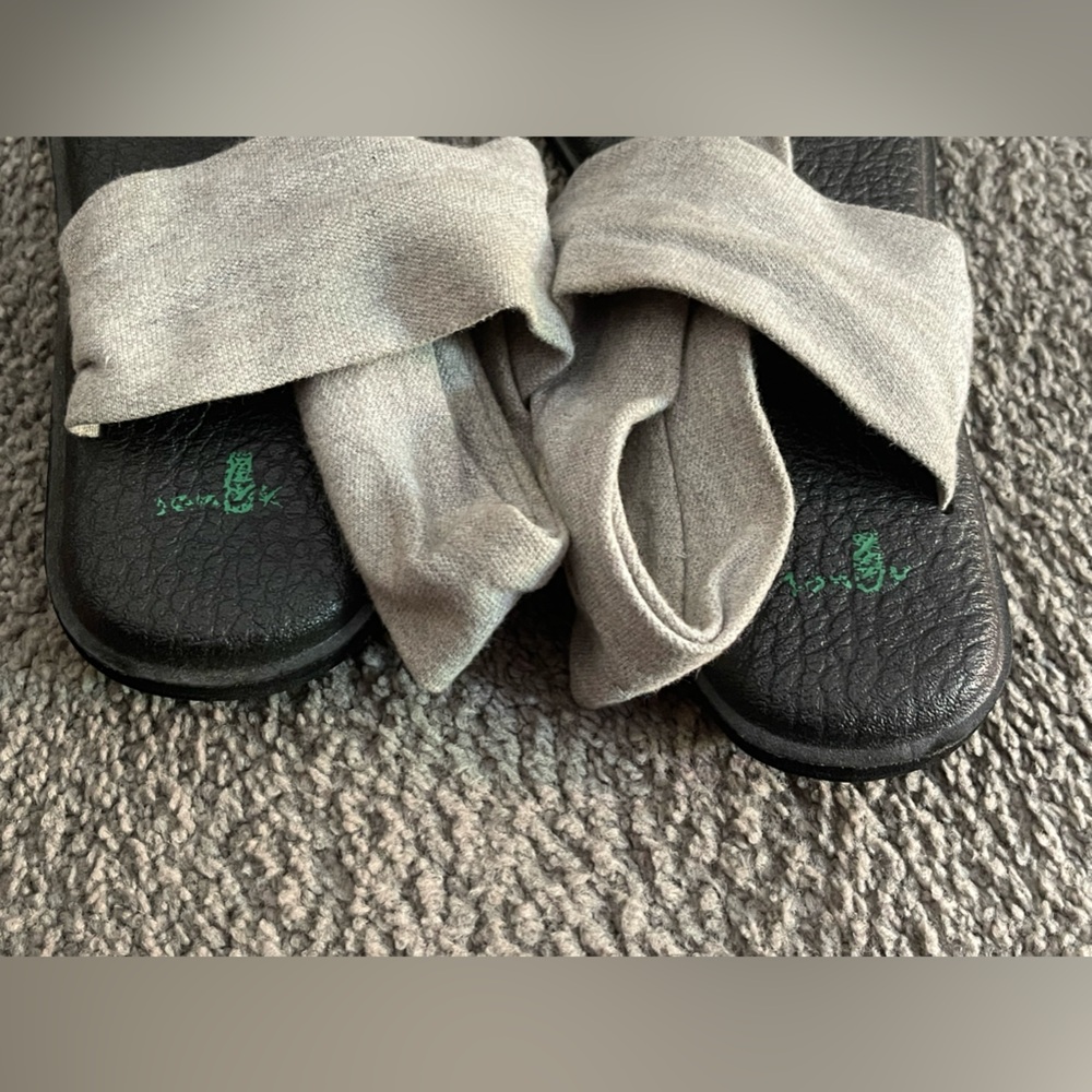 SANUK YOGA SLING 2. Toe sandals for Yoga or Beach or ??? Gray. 9.5” long-US 7/8. - Picture 2 of 7